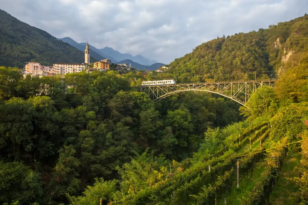 Med Centovalli banen mellem Italien og Schweiz