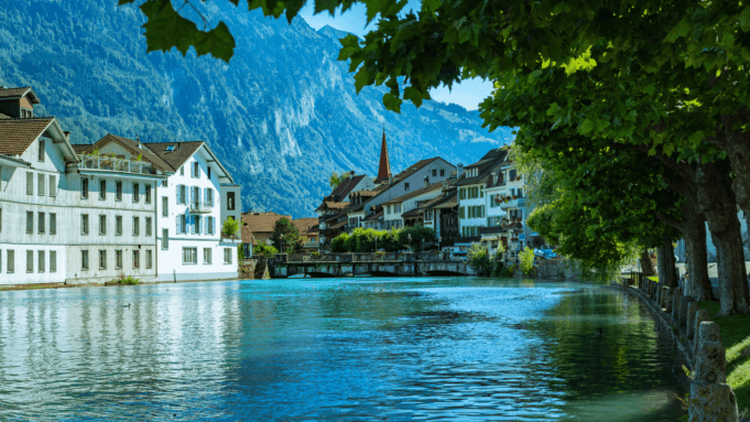 Togrejse til Interlaken