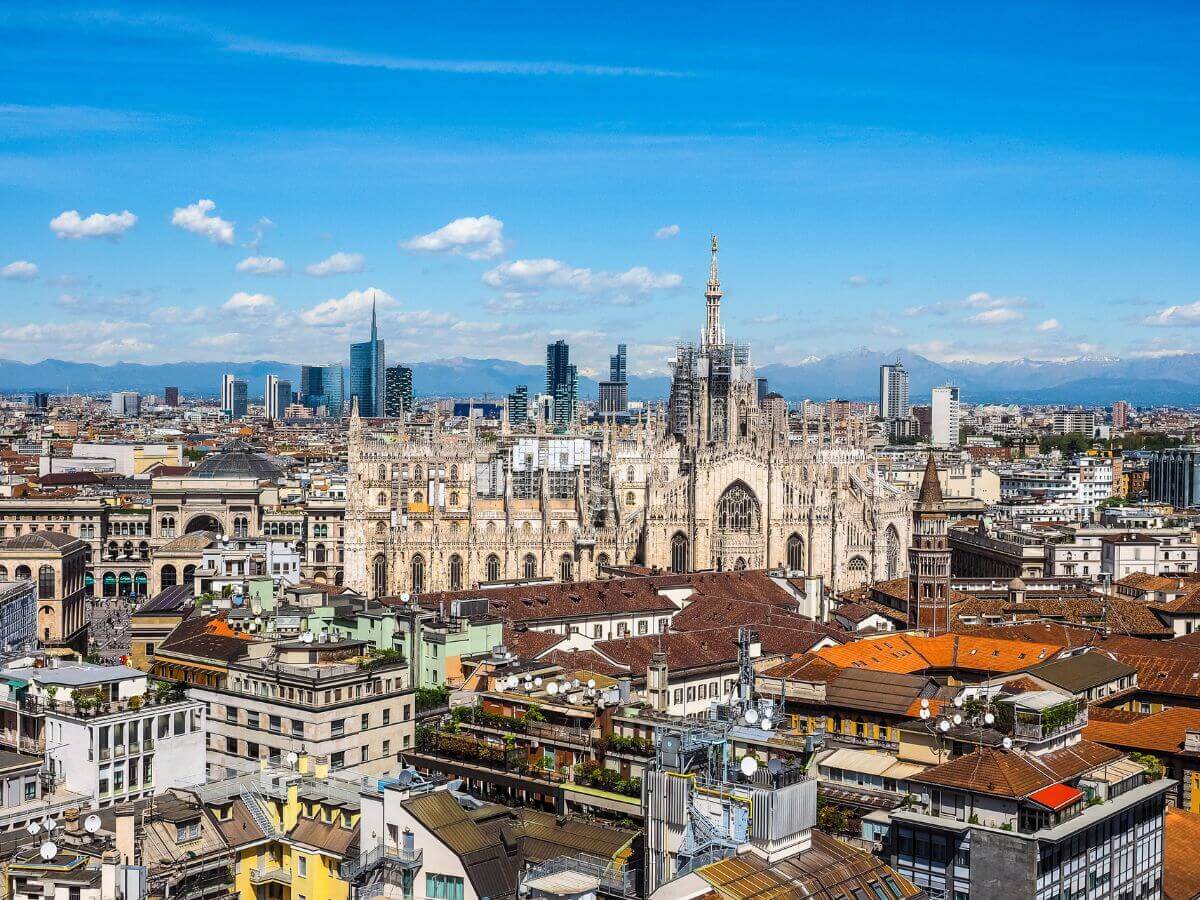 Bo tæt ved banegården I Milano, hvor jeres rejse starter fra