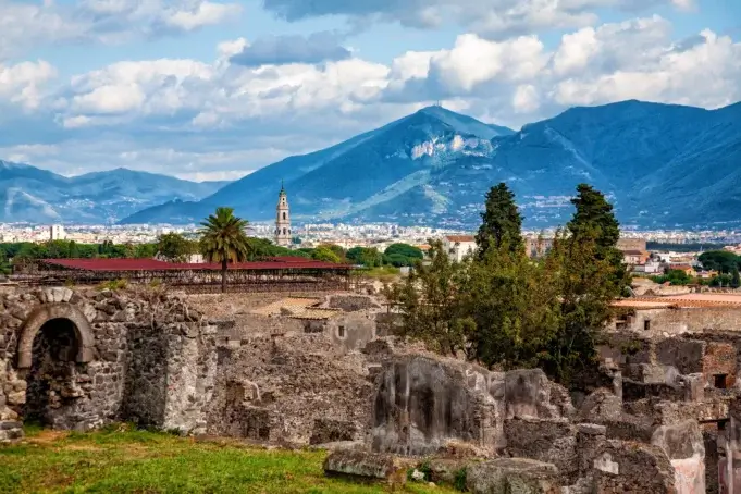 Togrejse til Napoli, Vesuv og Pompeji