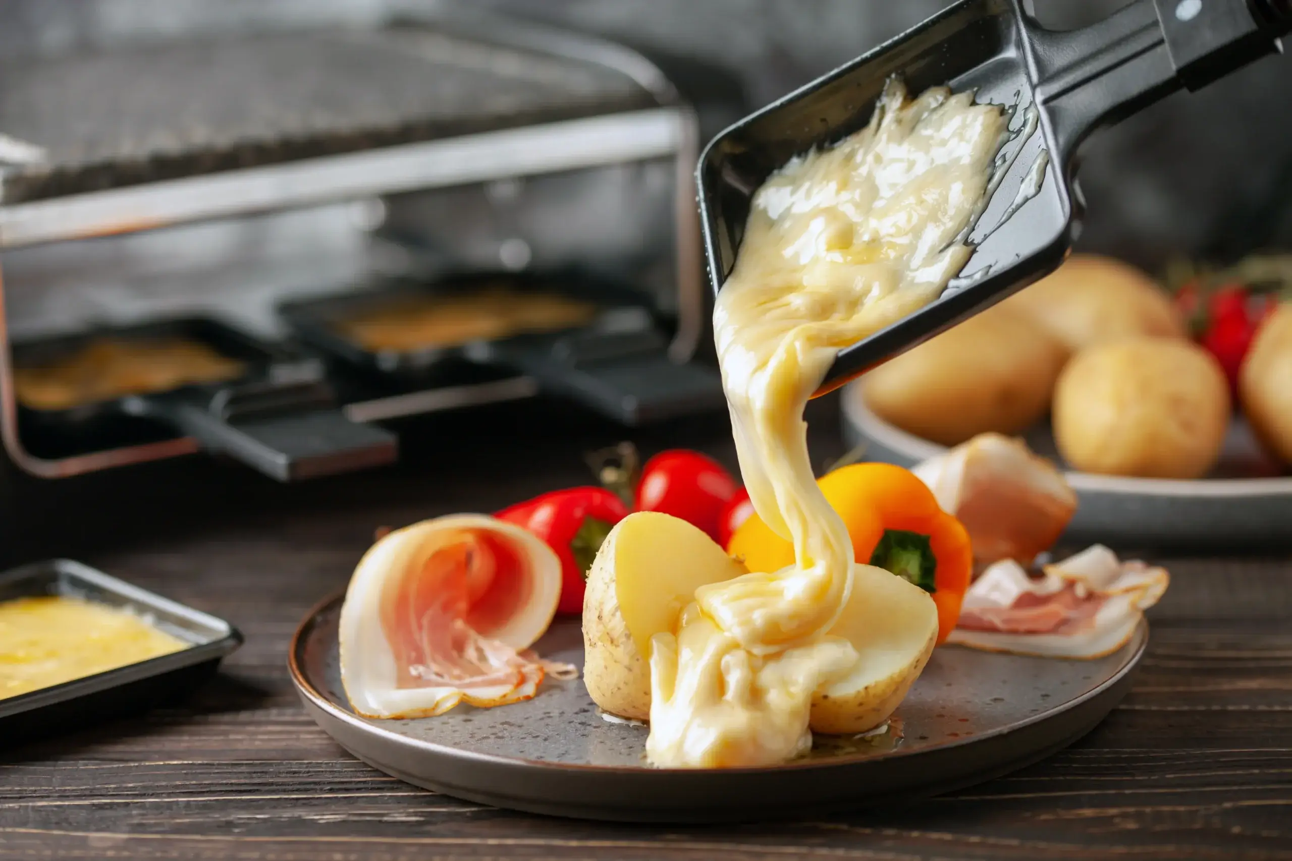 Raclette med ost er populært i Kandersteg og hele Schweiz