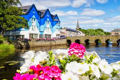 Sligo by - indgangen til Irlands berømte nationalpark Donegal