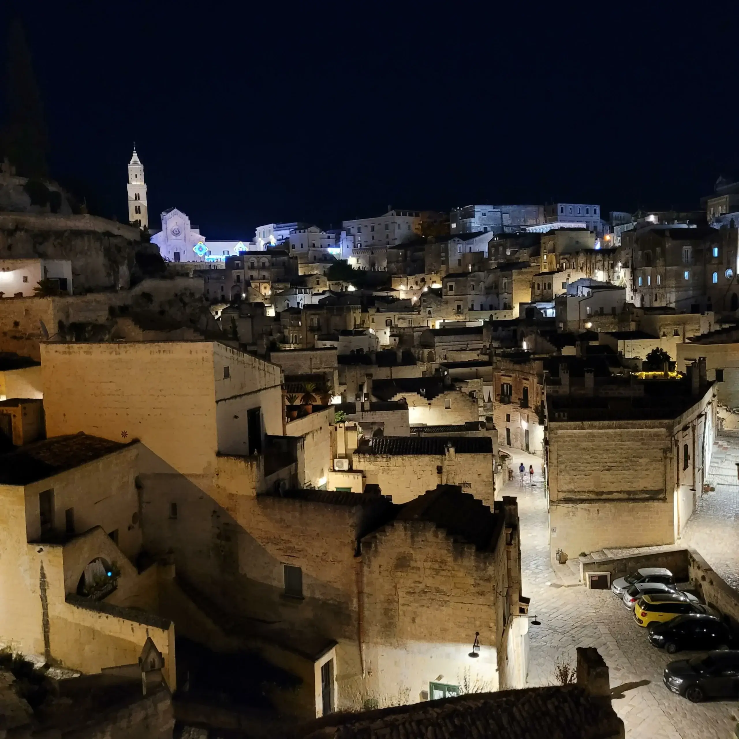 Sassi kvarteret I Matera by night