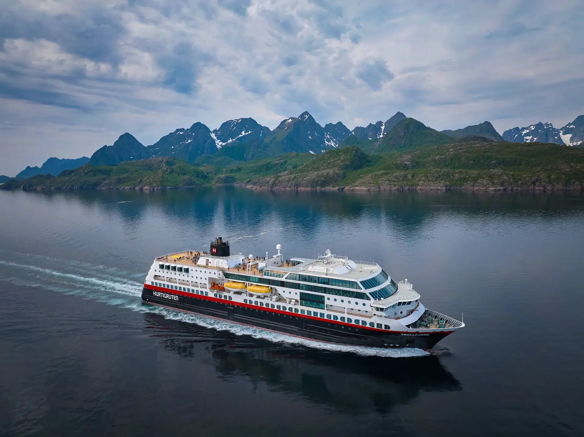 M/S Trollfjord – Svalbard- Nordkaplinjen
