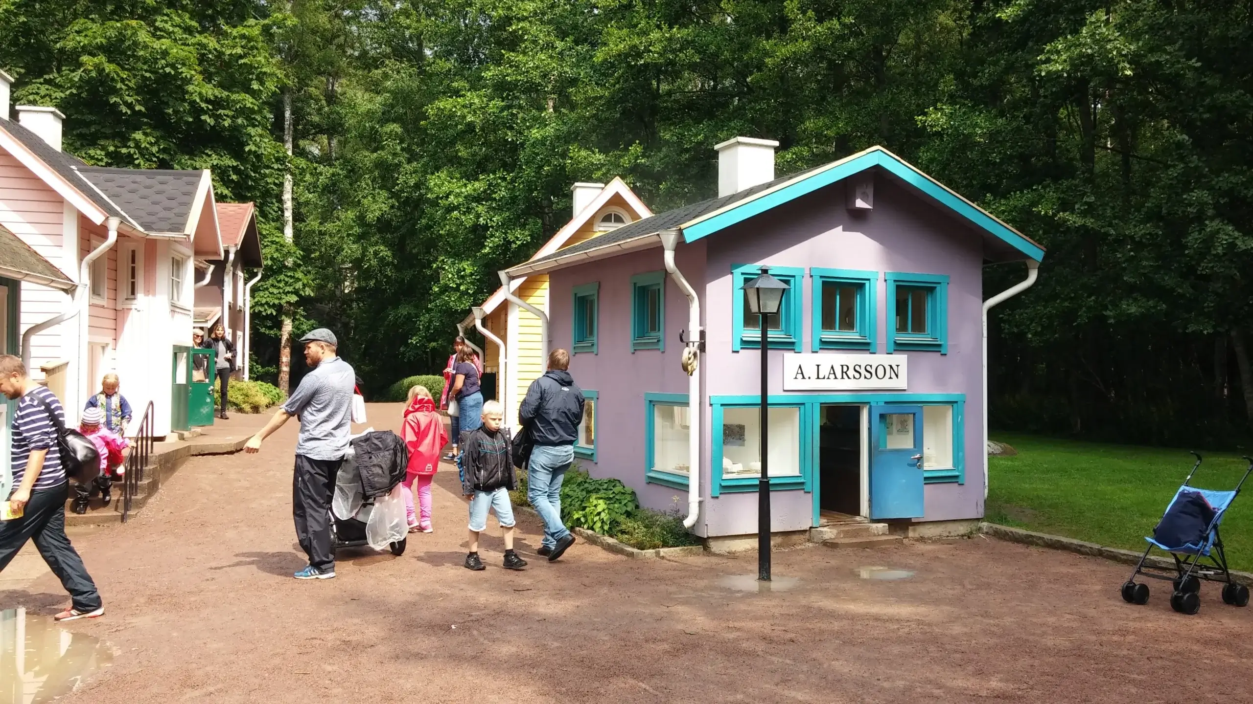 Små huse inde i parken