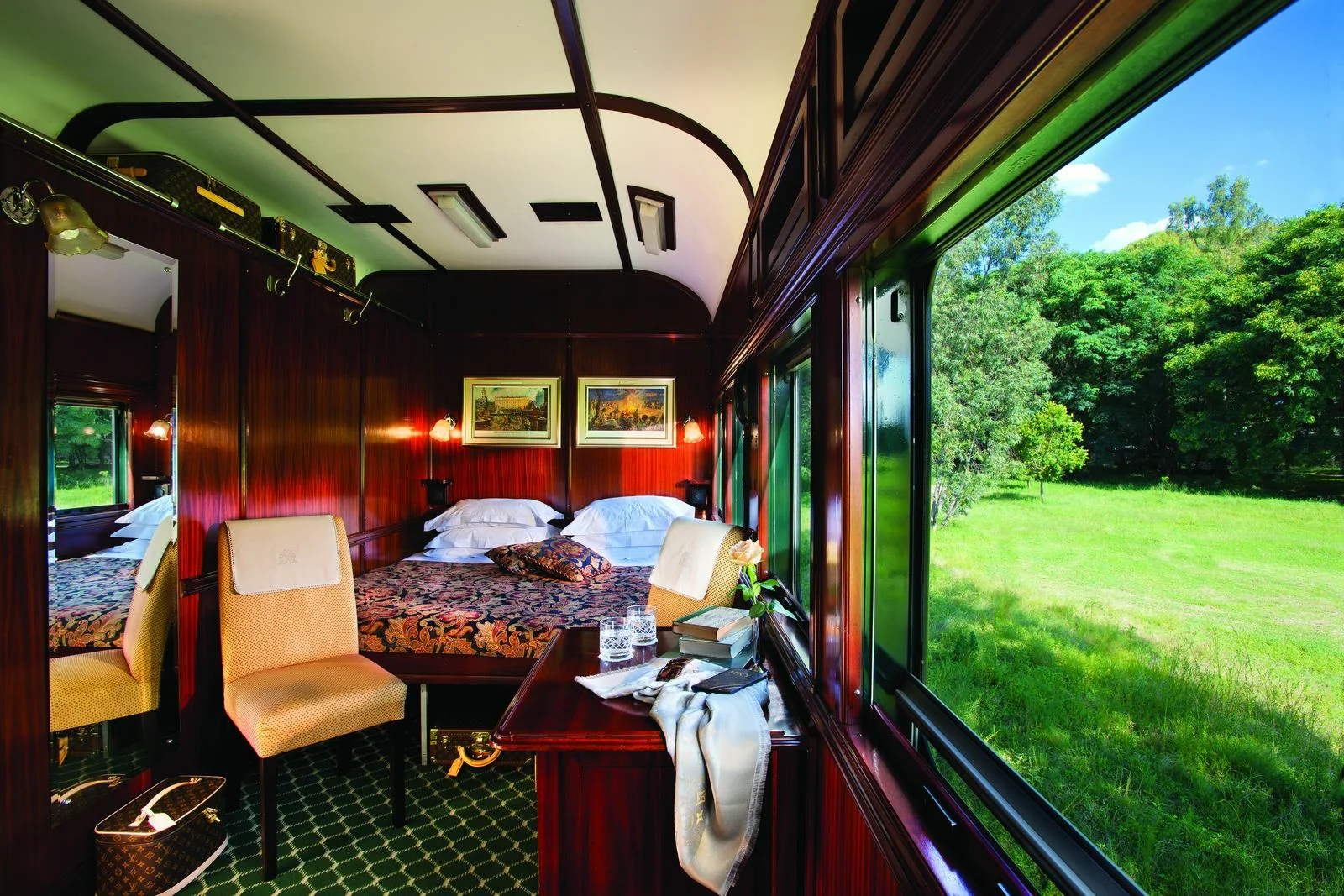 Deluxe Suite med dobbeltseng langs panoramavinduet