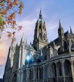Notre-Dame-katedralen i Bayeux' historiske centrum