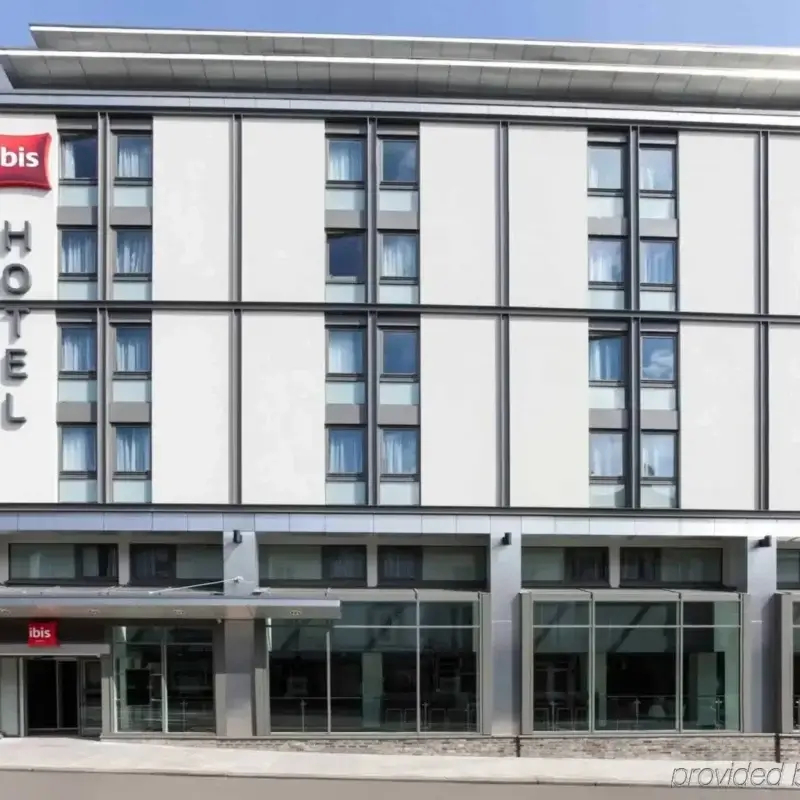 Moderne facade på ibis Brighton City Centre