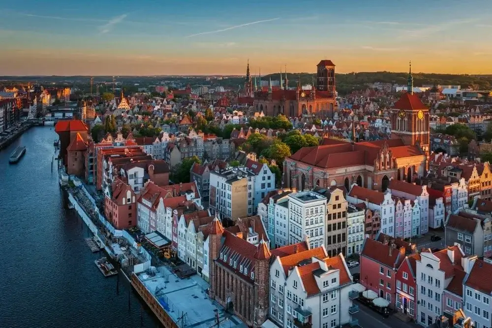 Udsigt over Gdansk med købmandshusene langs Motława-floden