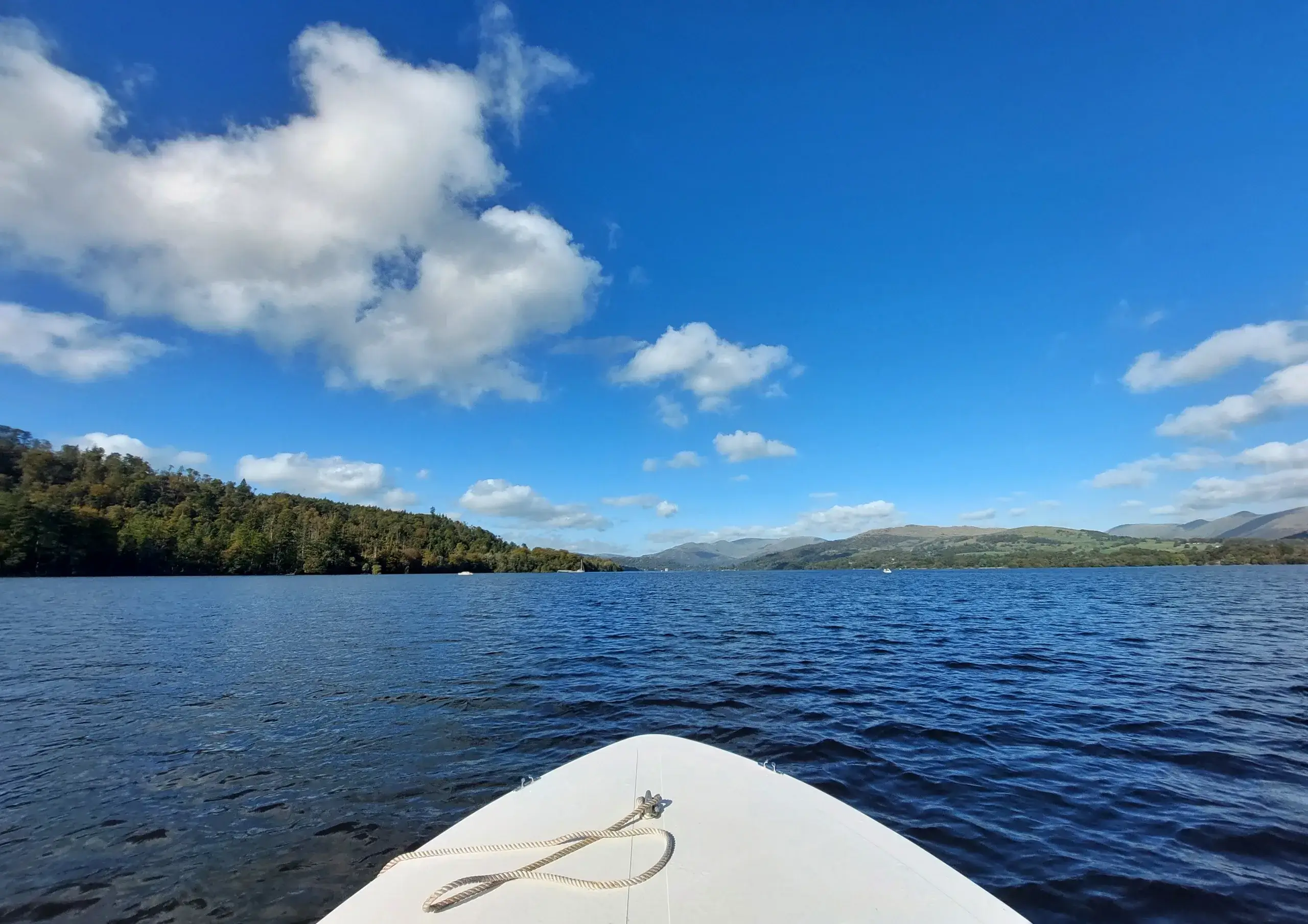Sejltur på søen Windermere i Lake District