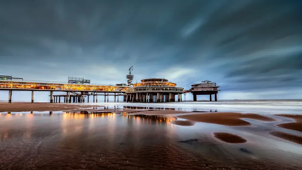 Strandpieren ved Scheveningen ved lavvande