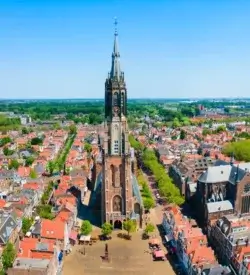 Luftfoto af Markt-pladsen og Nieuwe Kerk i Delft