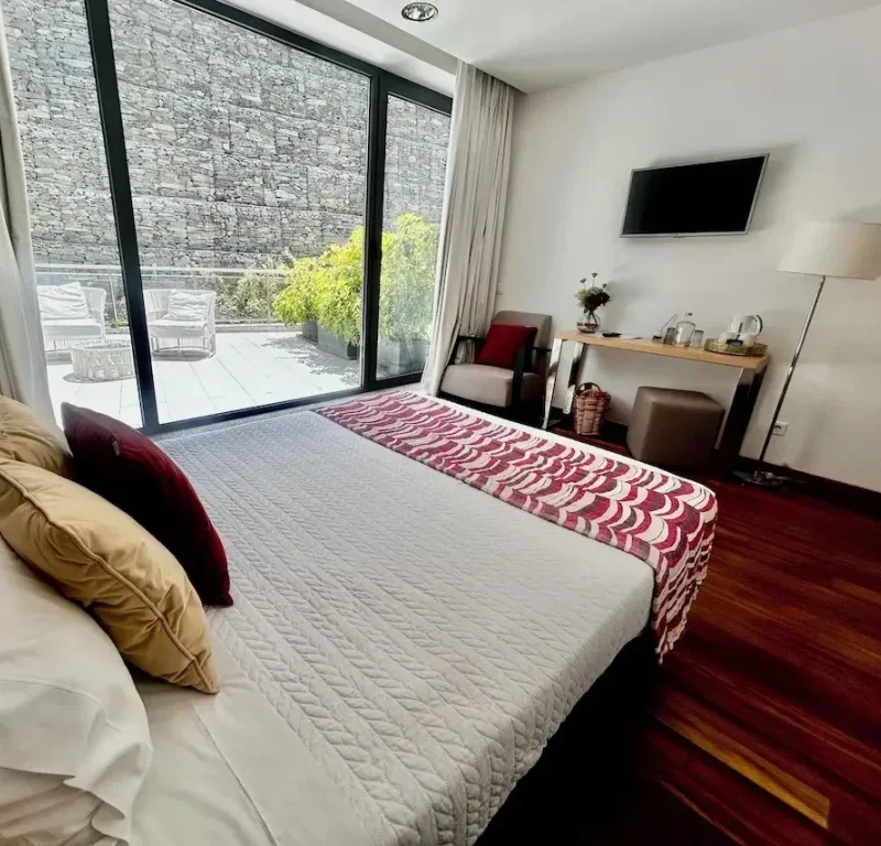 Dobbeltværelse med terrasse på LBV House Hotel i Pinhão