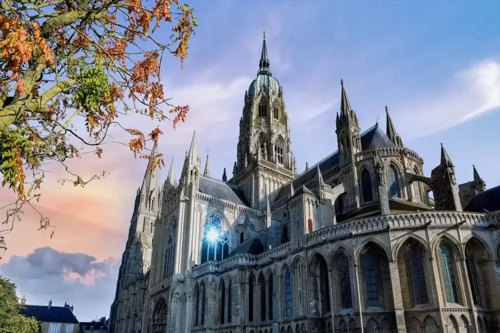 Notre-Dame-katedralen i Bayeux' historiske centrum