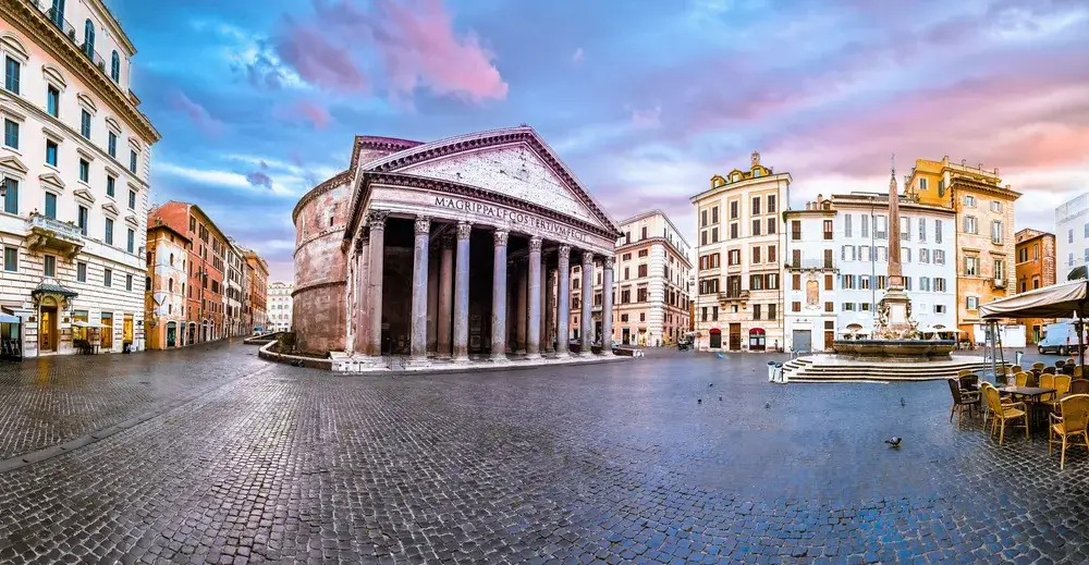 Pantheon og Piazza della Rotonda i Rom i morgenlys