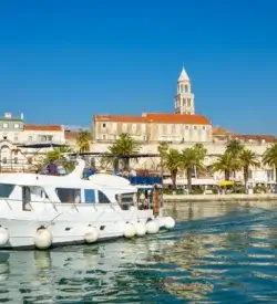 Promenaden Riva foran Diocletians palads i Split ved Adriaterhavet