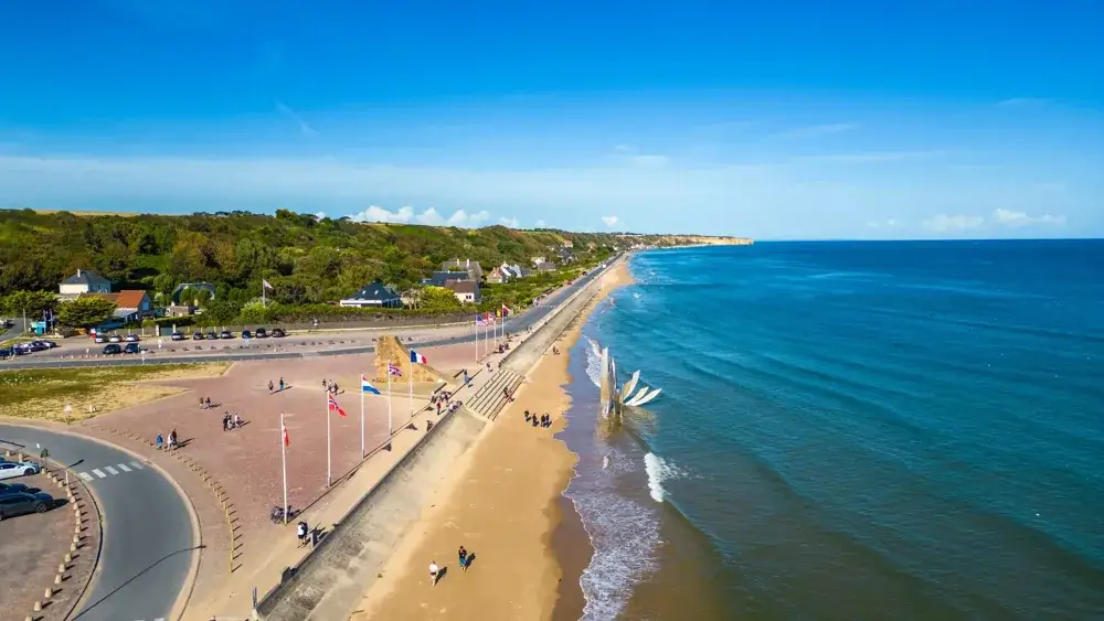 Omaha Beach i Normandiet set fra luften