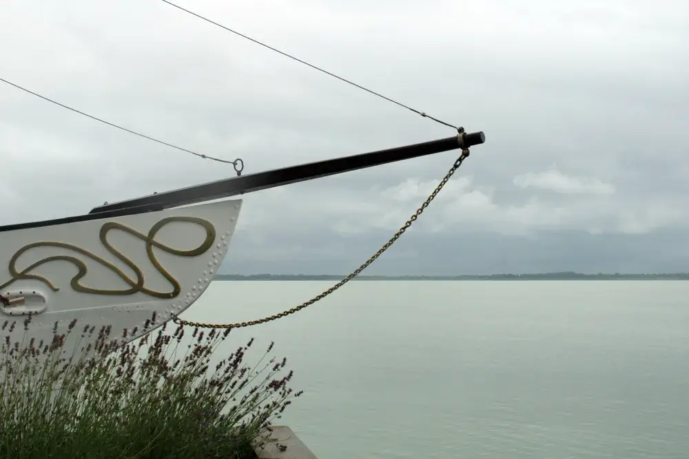 Det historiske skib Helka i havnen i Keszthely ved Balaton