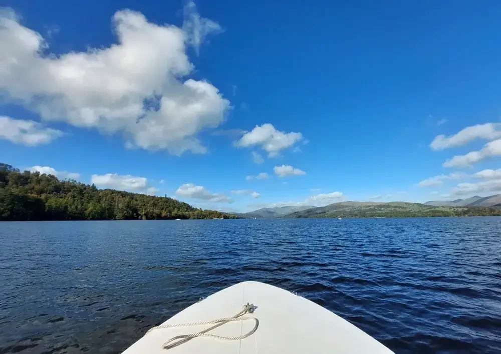 Sejltur på søen Windermere i Lake District